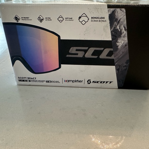 Brand new never worn Scoot Google React - Picture 5 of 5